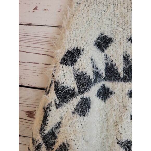Maurices White Snowflake Eyelash Fuzzy Knit Pullover Sweater Women's Size Large - Picture 7 of 11
